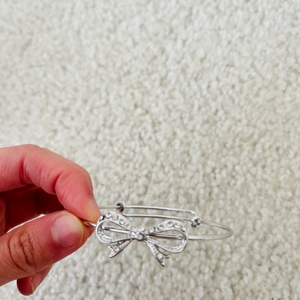 Elegant Silver Bow Bracelet